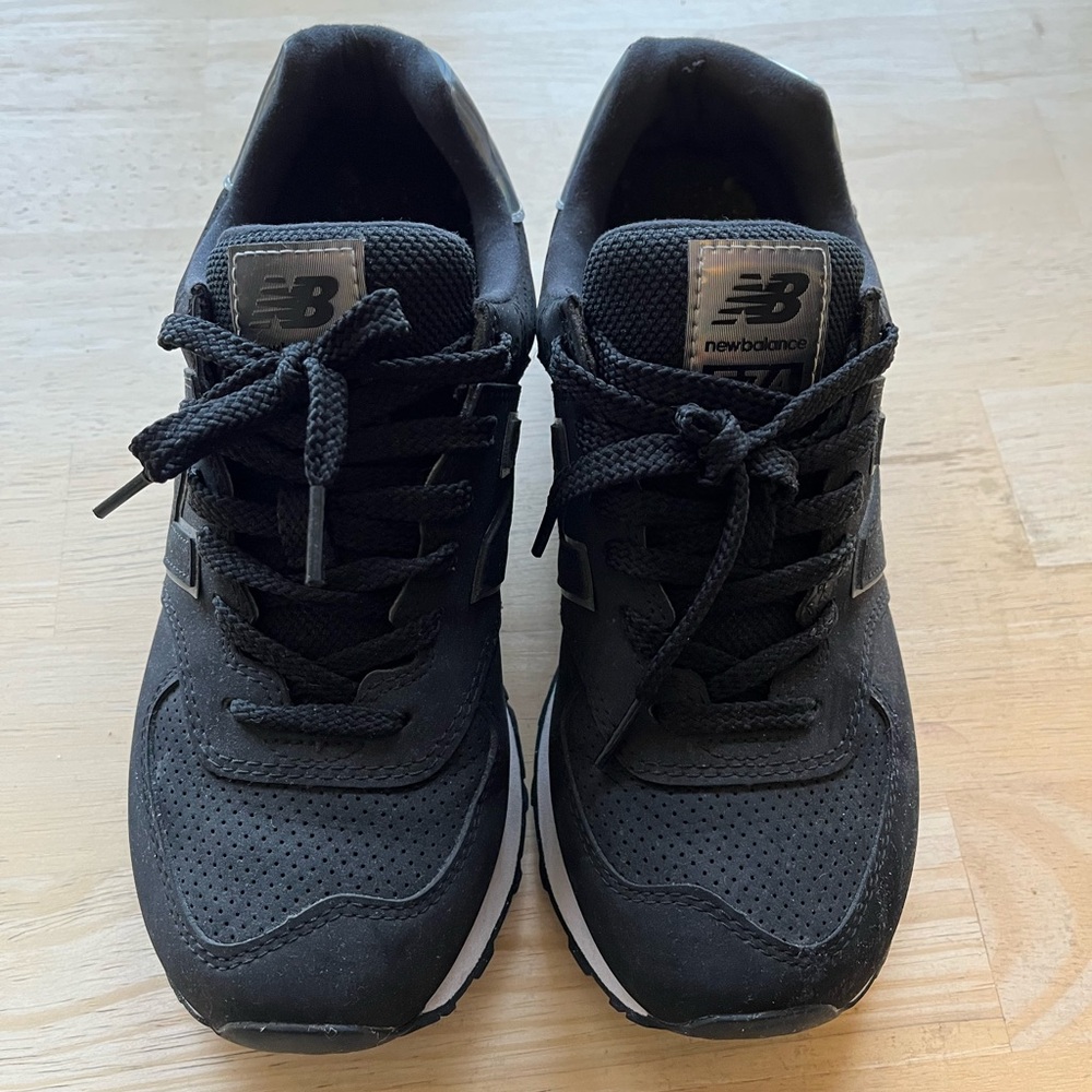 New Women's New Balance 574